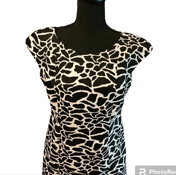 Robbie Bee Giraffe Print Sheath Dress Black & White 100% Polyester Size 6 - Picture 5 of 7
